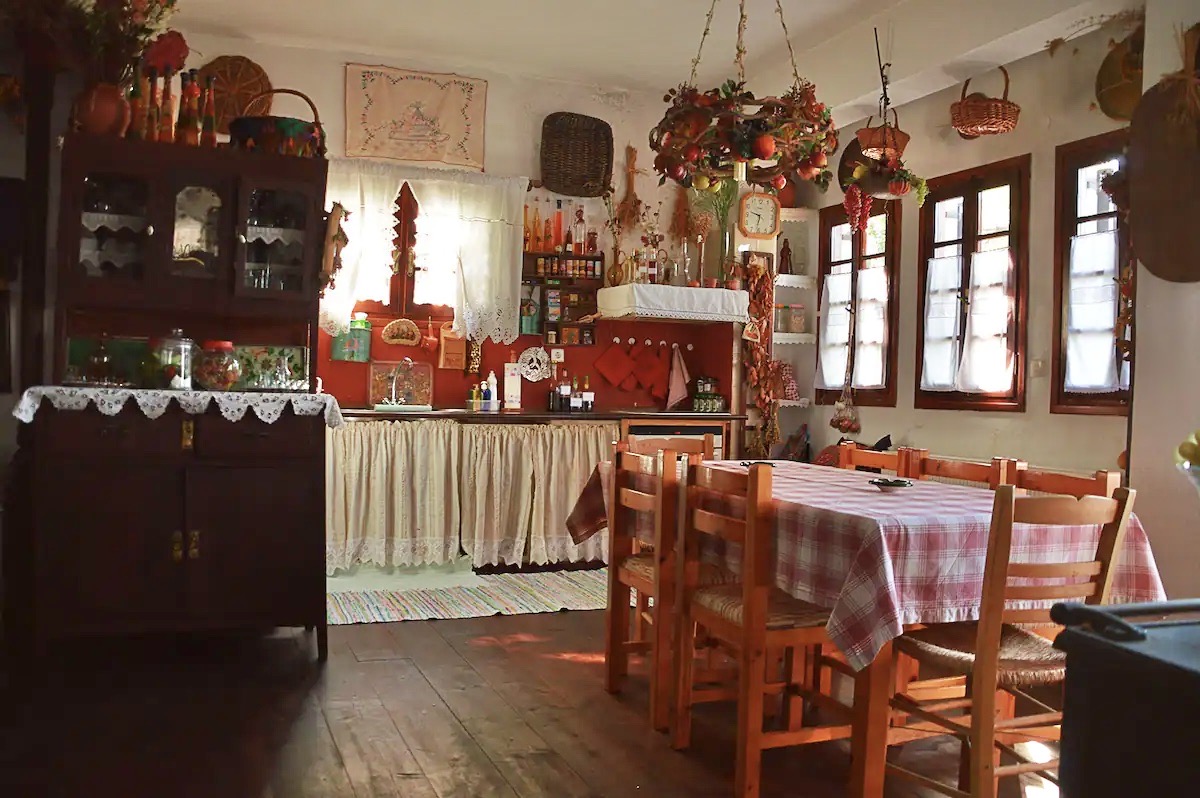 Huis te koop in Drakia met open keuken Pilion Griekenland