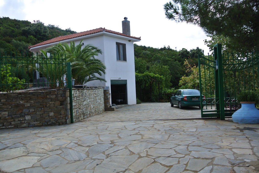 Huis te koop in Platanias in Pilion inkom met parkeerplaats