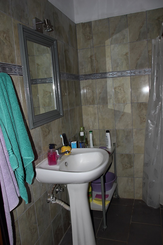 Huis te koop badkamer op begane grond in Lafkos, Pilion Griekenland