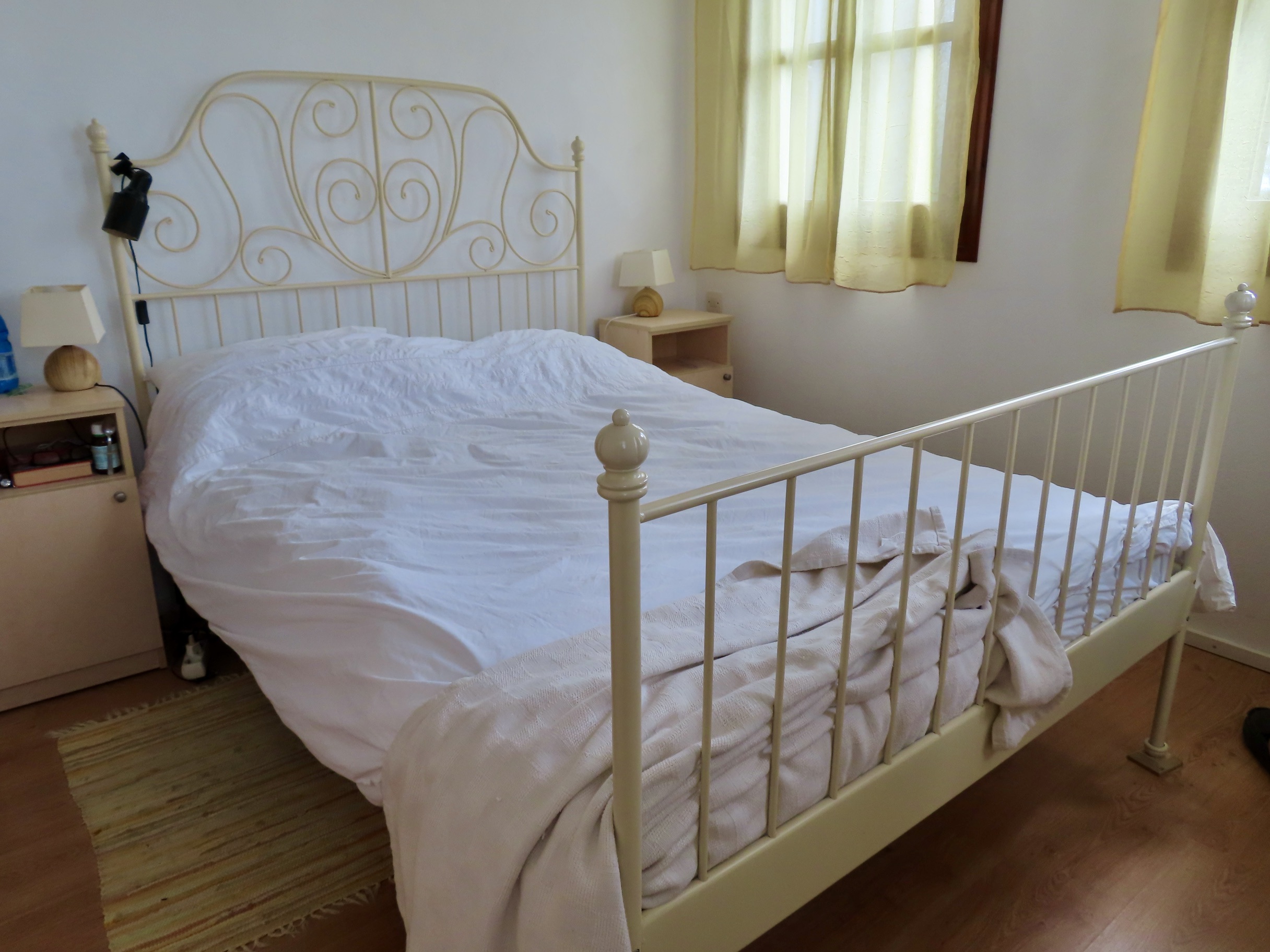 Huis te koop slaapkamer met 2 persoonsbed Kalamos Griekenland