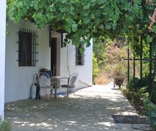 Huis te koop in Platanias Pilion met prachtig overgroeid terras