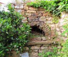 Huis aan zee te koop steenoven in tuin  Milina Pilion Griekenland