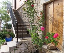 Huis te koop aan zee trap Milina Pilion Griekenland