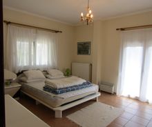 Grieks familiehuis te koop slaapkamer Pilion Griekenland