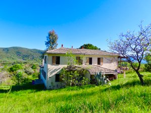 Huis te koop bestaande uit 2 woonunits in de buurt van Argalasti Griekenland