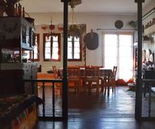 Huis te koop in Drakia zicht op de open keuken Pilion Griekenland